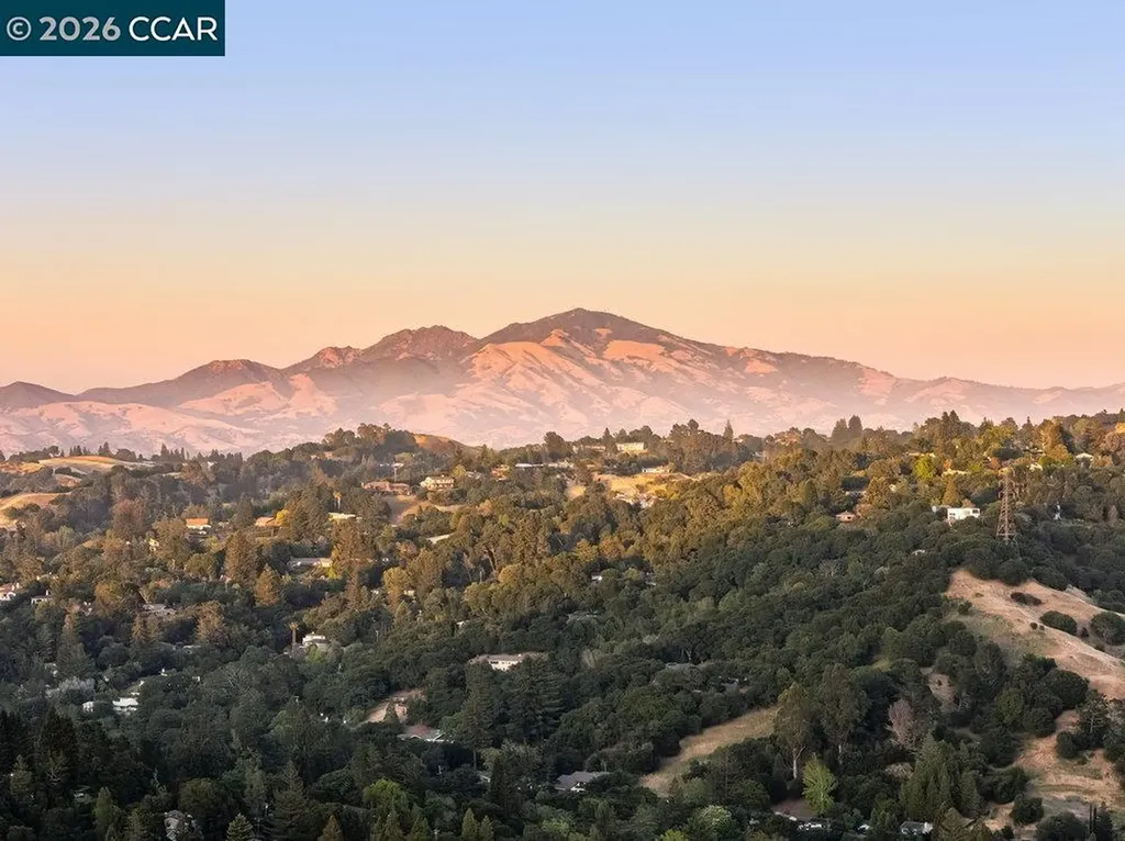 128 Oak Road Orinda CA 94563