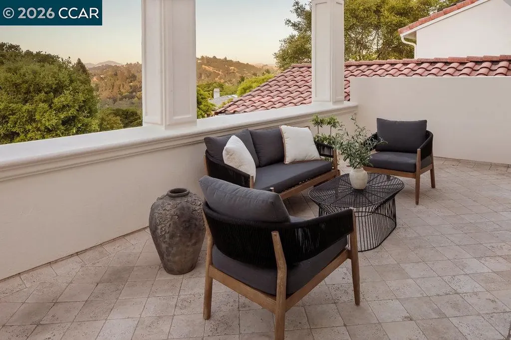 128 Oak Road Orinda CA 94563