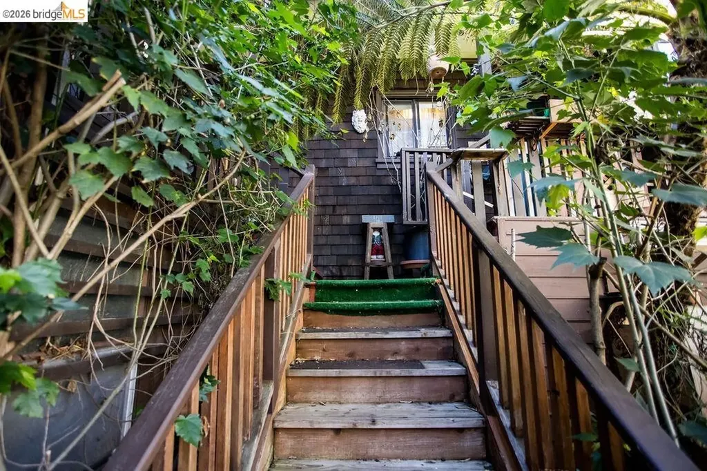 219 John Street Oakland CA 94611