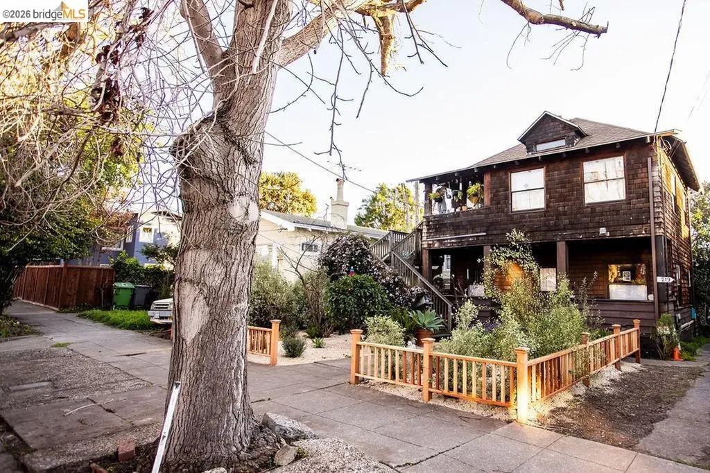 219 John Street Oakland CA 94611