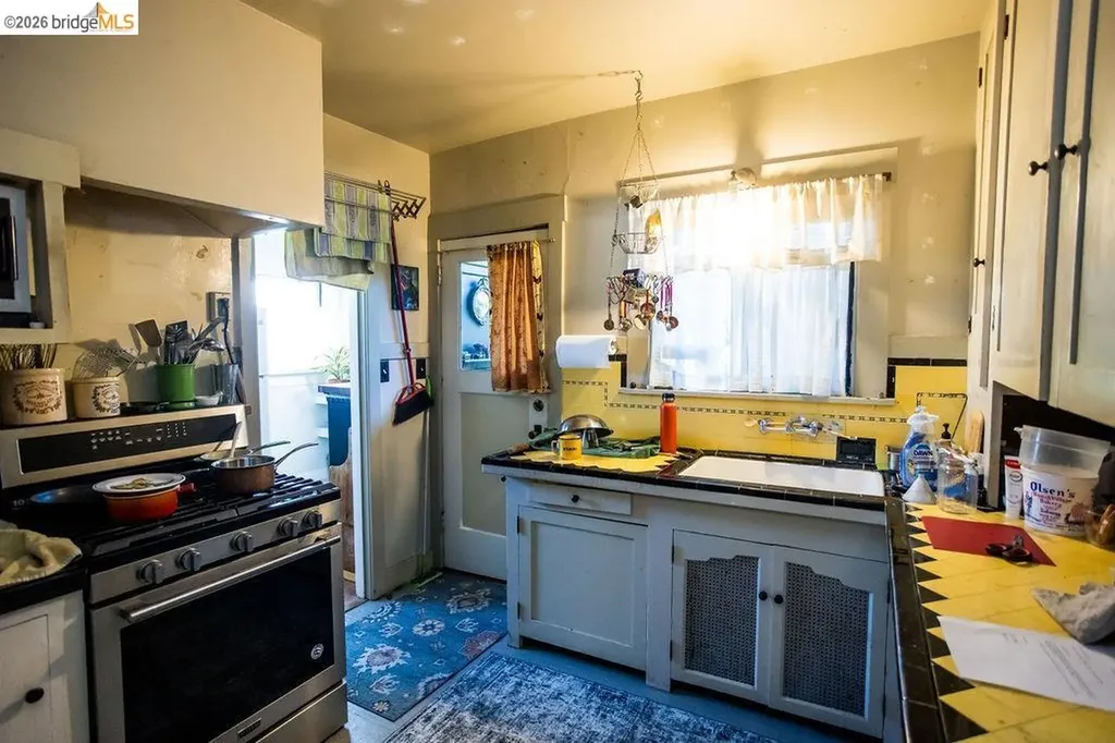 219 John Street Oakland CA 94611