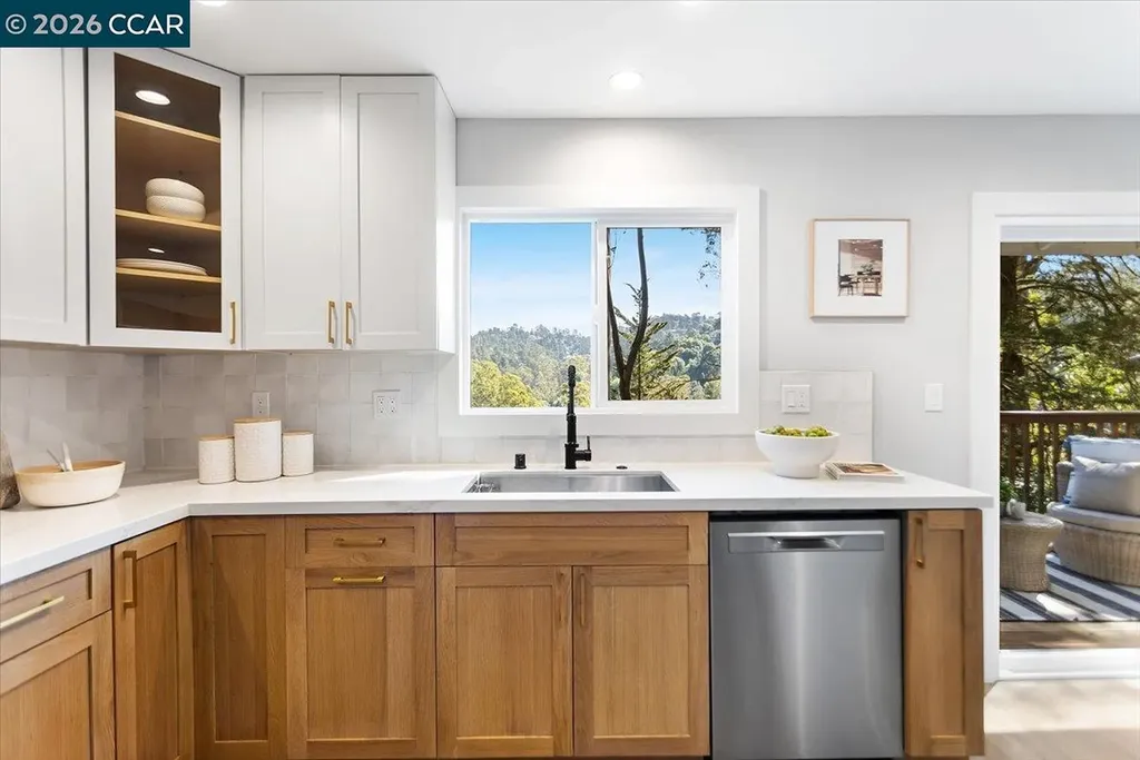 5924 Balboa Drive Oakland CA 94611