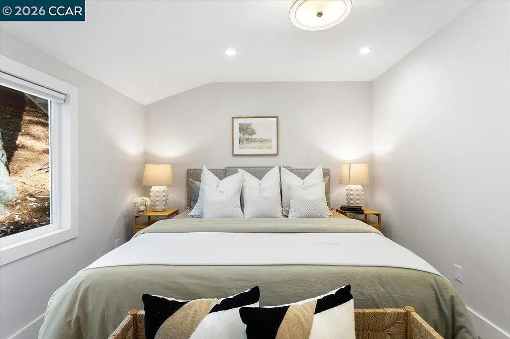 5924 Balboa Drive Oakland CA 94611