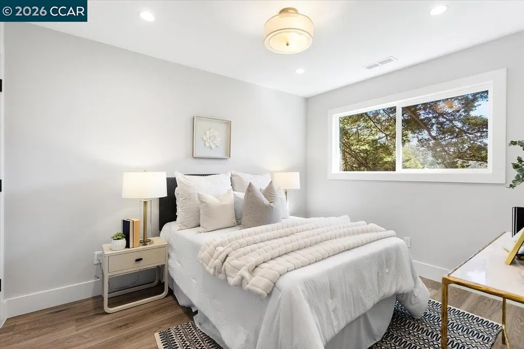 5924 Balboa Drive Oakland CA 94611