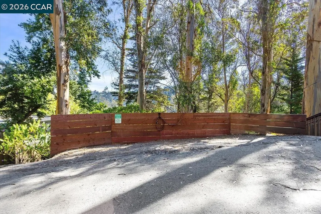 5924 Balboa Drive Oakland CA 94611