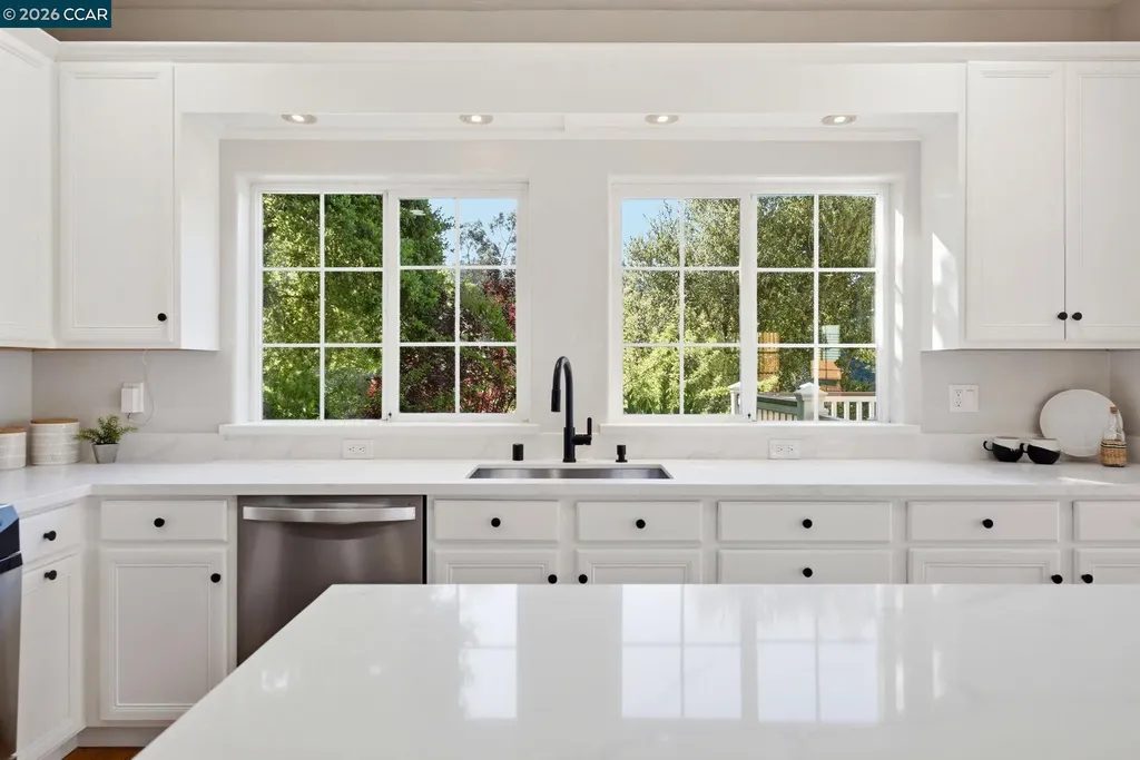 1 Bay Forest Place Oakland CA 94611