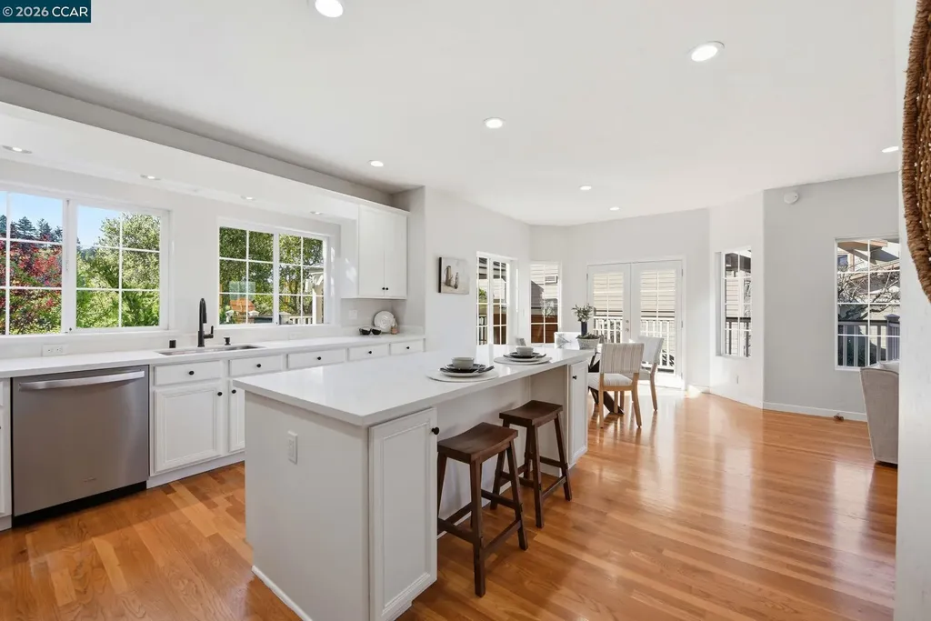 1 Bay Forest Place Oakland CA 94611