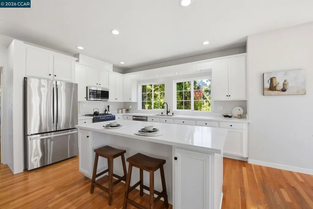 1 Bay Forest Place Oakland CA 94611
