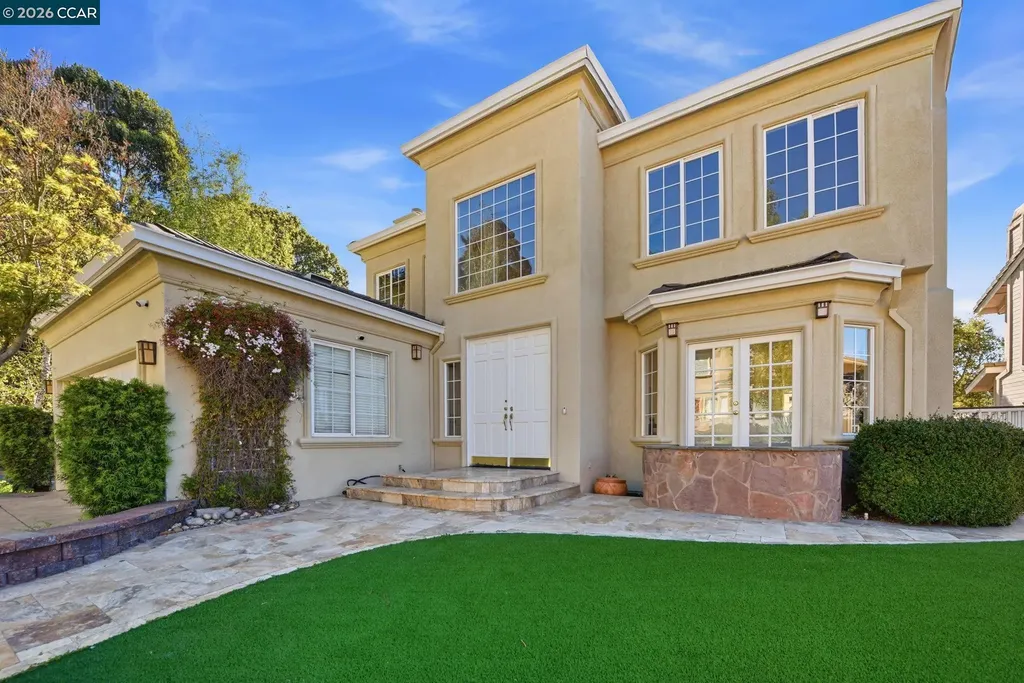 1 Bay Forest Place Oakland CA 94611