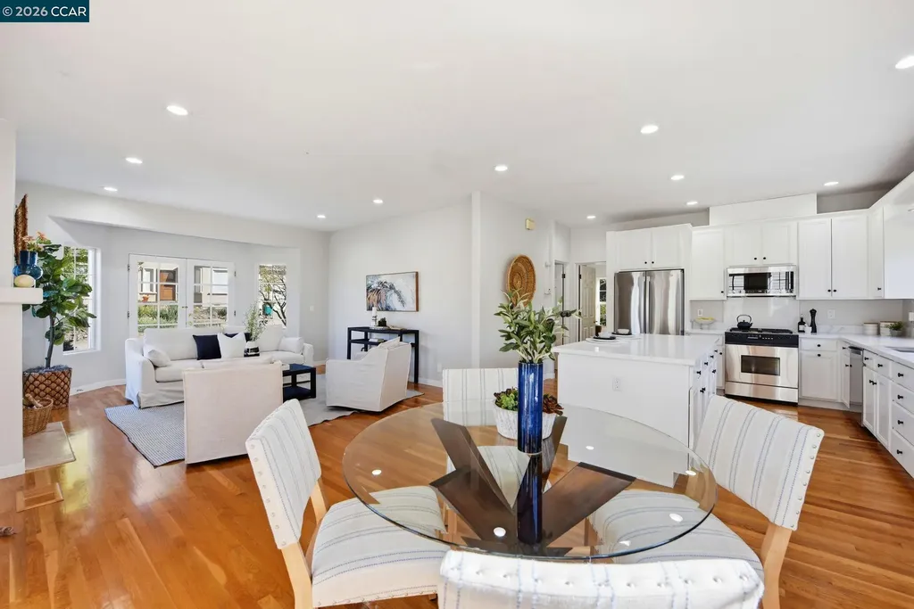 1 Bay Forest Place Oakland CA 94611