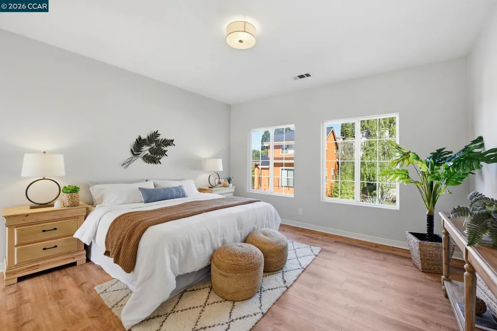 1 Bay Forest Place Oakland CA 94611