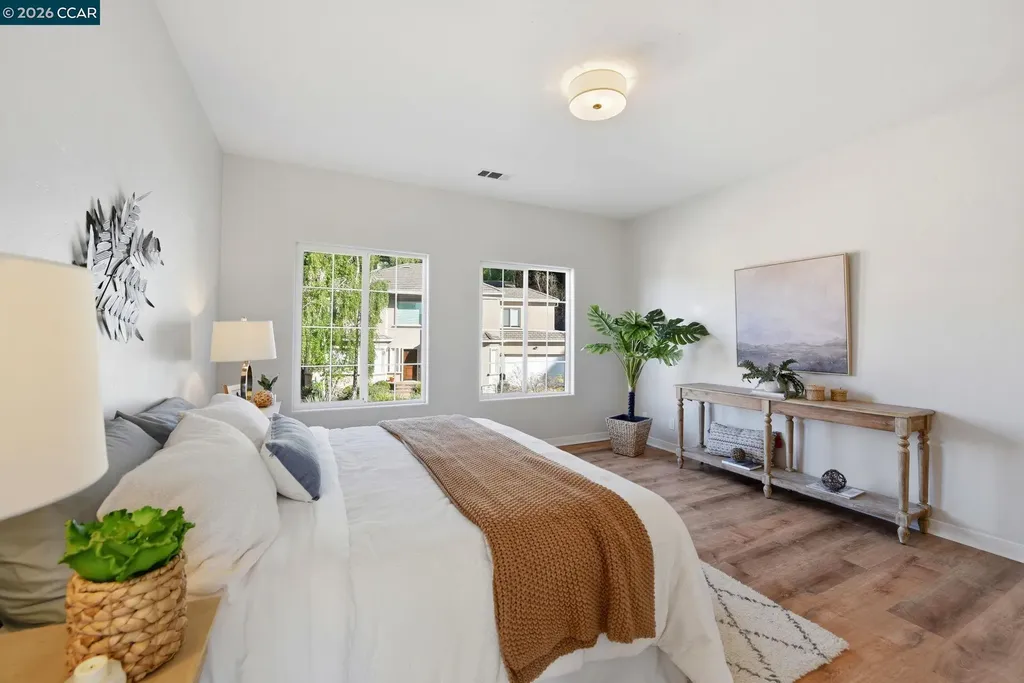 1 Bay Forest Place Oakland CA 94611