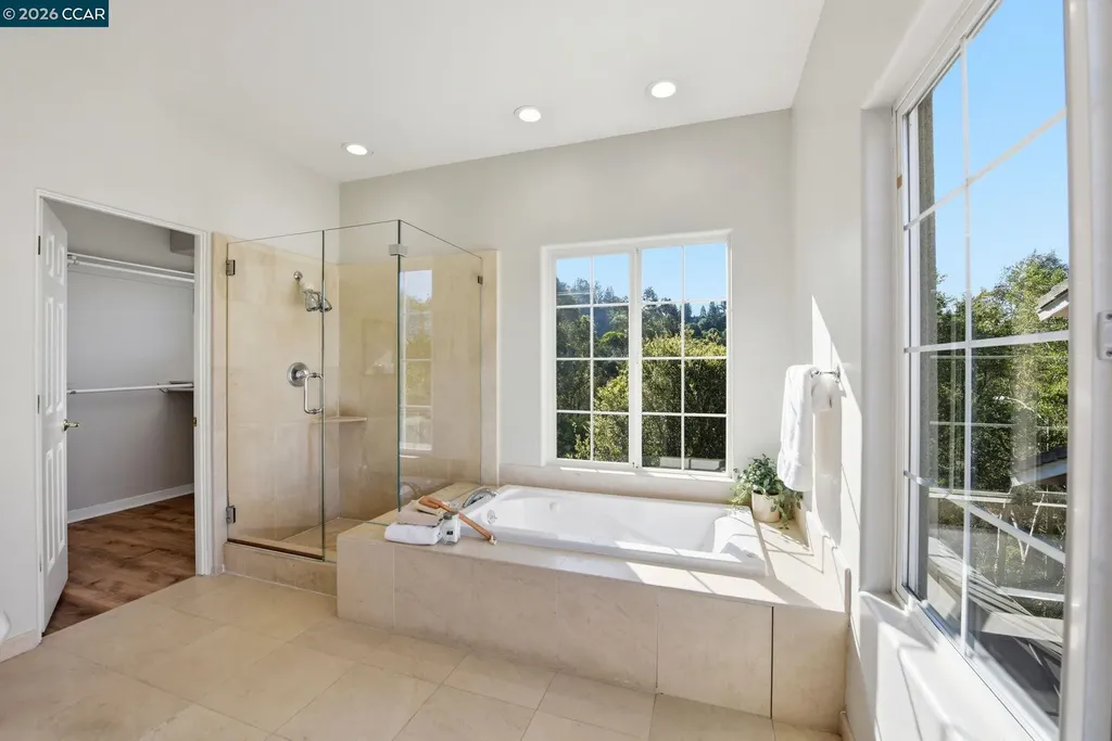 1 Bay Forest Place Oakland CA 94611