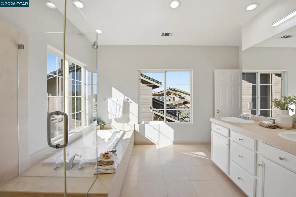 1 Bay Forest Place Oakland CA 94611