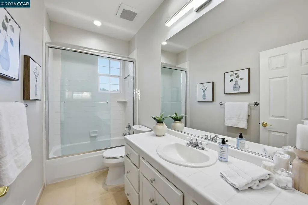 1 Bay Forest Place Oakland CA 94611
