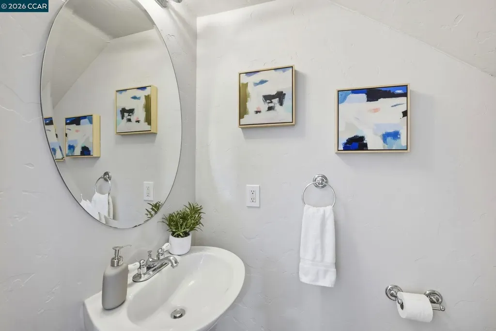 1 Bay Forest Place Oakland CA 94611