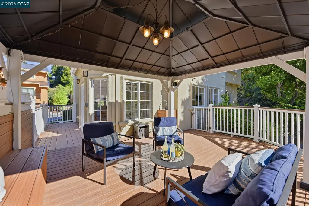 1 Bay Forest Place Oakland CA 94611