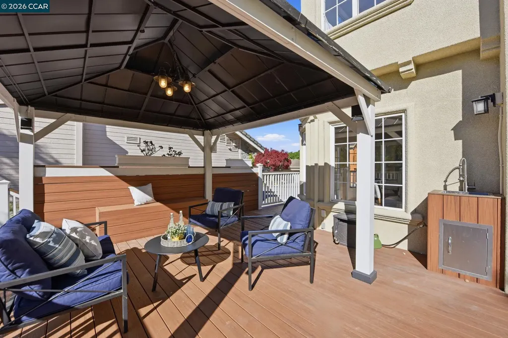 1 Bay Forest Place Oakland CA 94611