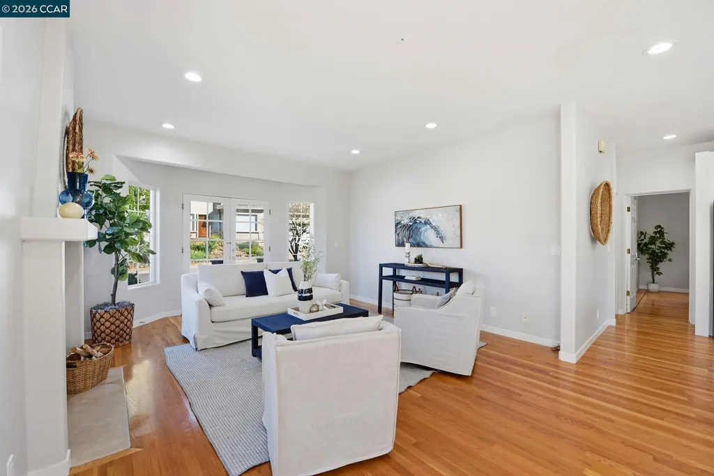 1 Bay Forest Place Oakland CA 94611