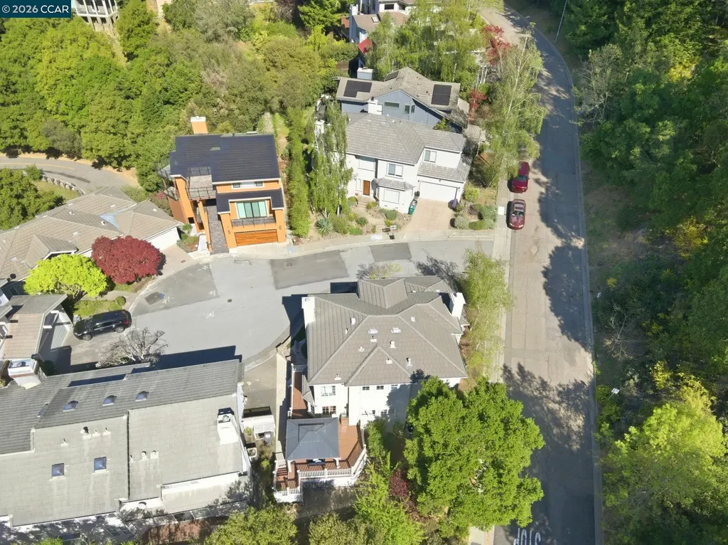1 Bay Forest Place Oakland CA 94611
