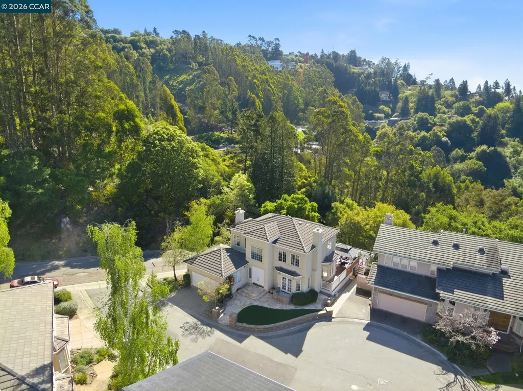 1 Bay Forest Place Oakland CA 94611