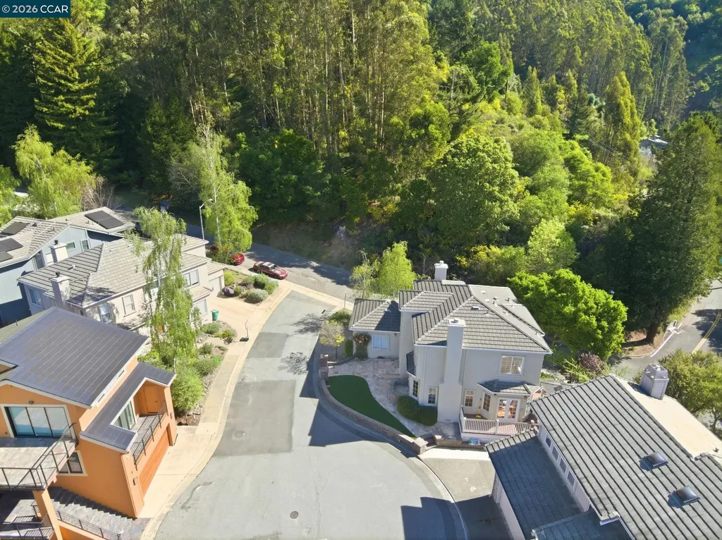 1 Bay Forest Place Oakland CA 94611