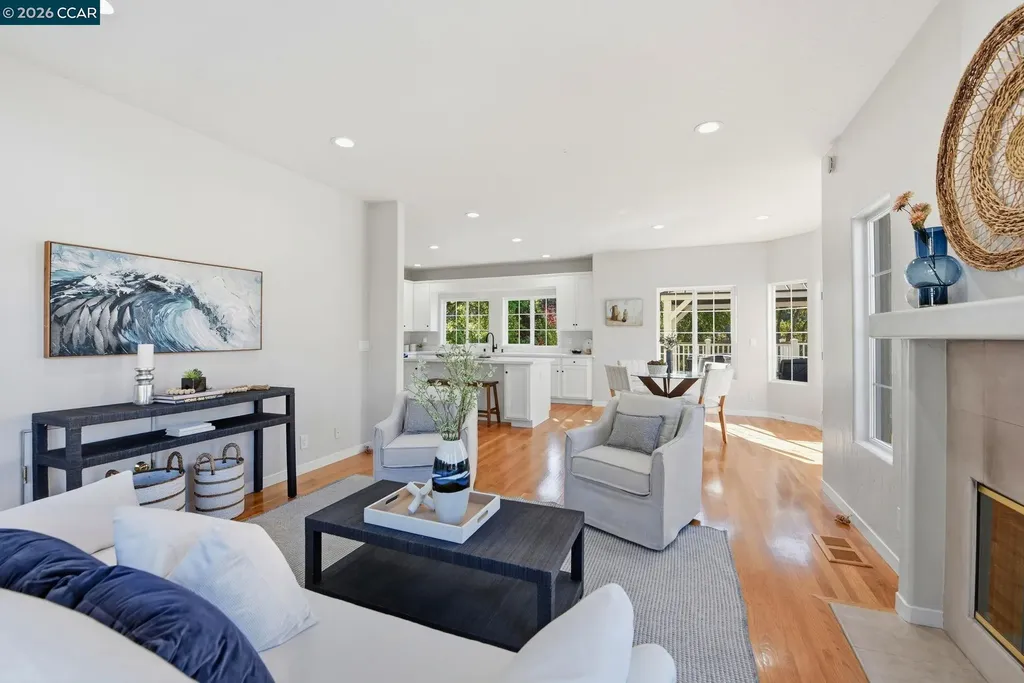 1 Bay Forest Place Oakland CA 94611