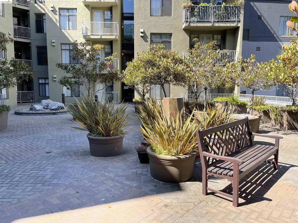 989 Franklin Street Oakland CA 94607