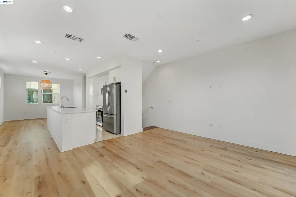 3933 Wattling Street Oakland CA 94601