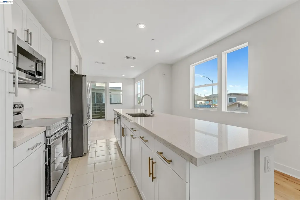 3933 Wattling Street Oakland CA 94601