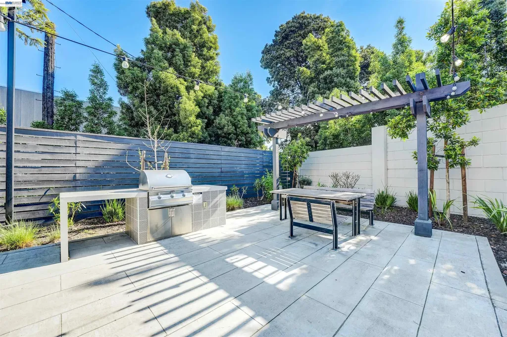 3933 Wattling Street Oakland CA 94601