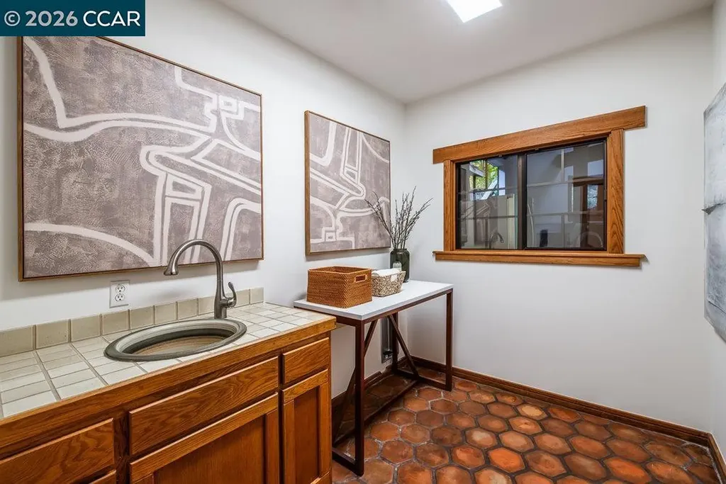 1 Scenic Lane Lafayette CA 94549