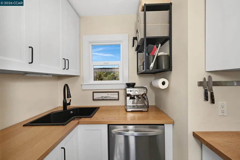 26 Cooke Street Crockett CA 94525