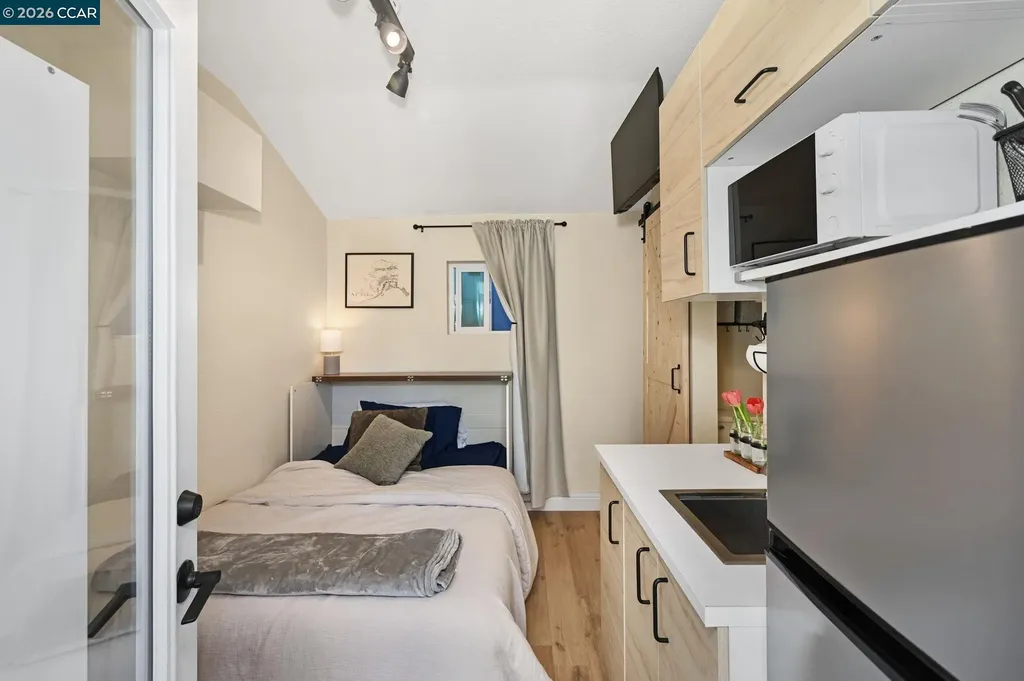 26 Cooke Street Crockett CA 94525