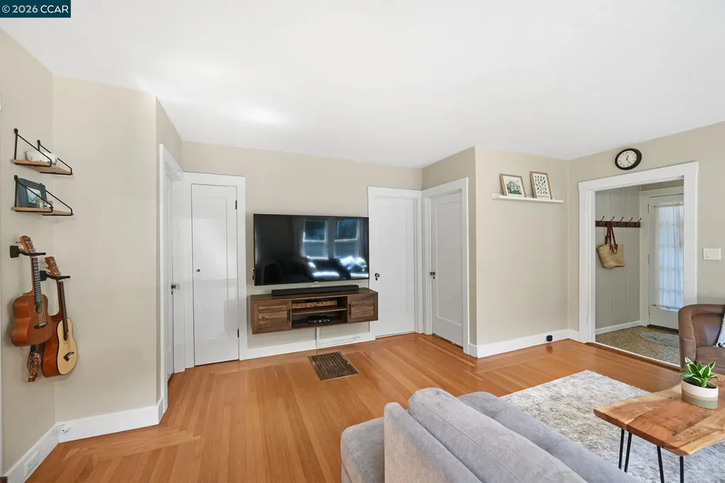 26 Cooke Street Crockett CA 94525