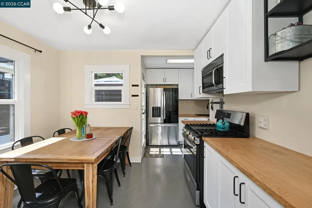 26 Cooke Street Crockett CA 94525