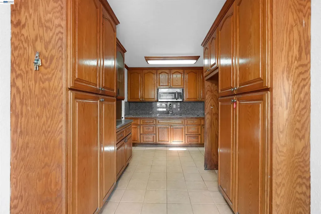 387 Tennyson Road Hayward CA 94544