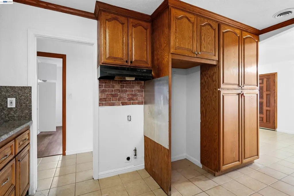 387 Tennyson Road Hayward CA 94544