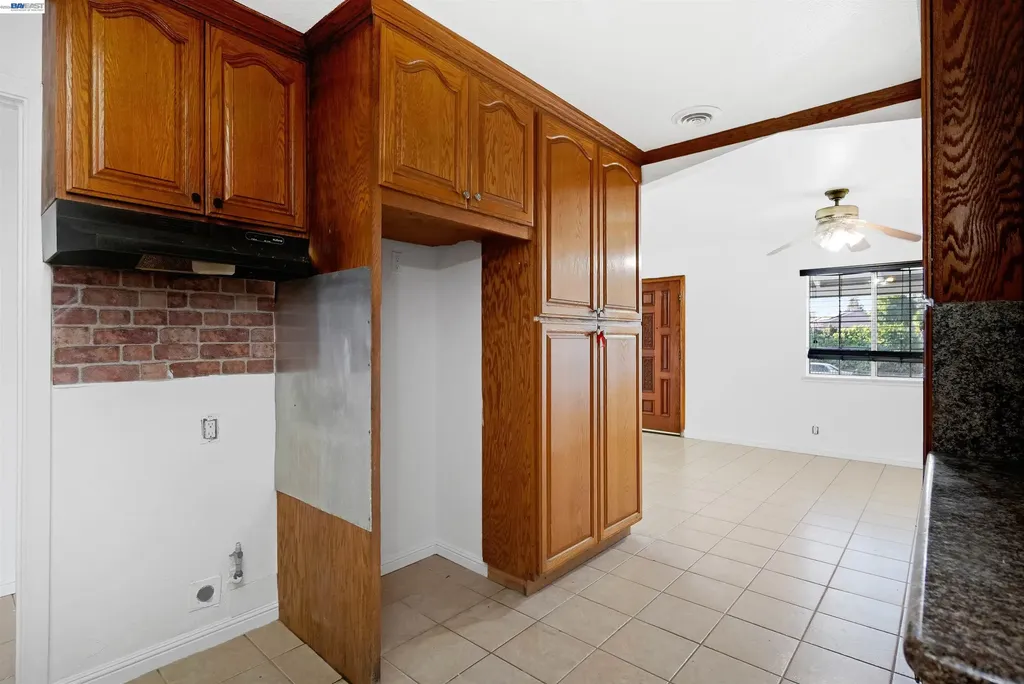 387 Tennyson Road Hayward CA 94544