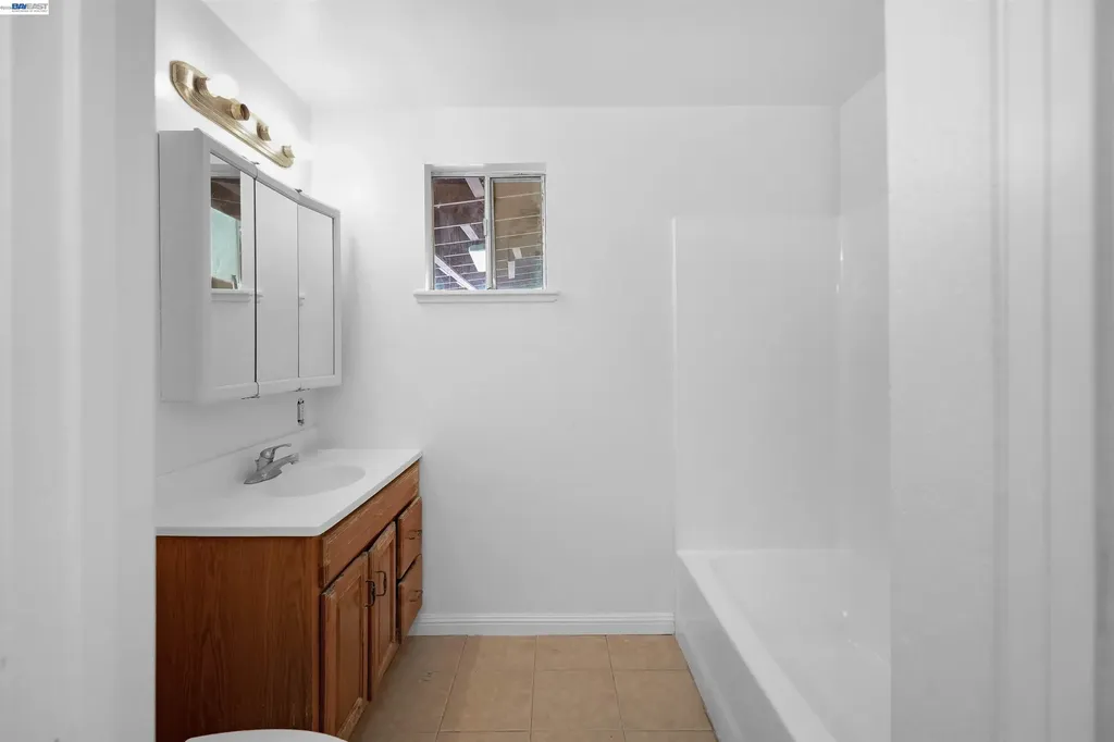 387 Tennyson Road Hayward CA 94544
