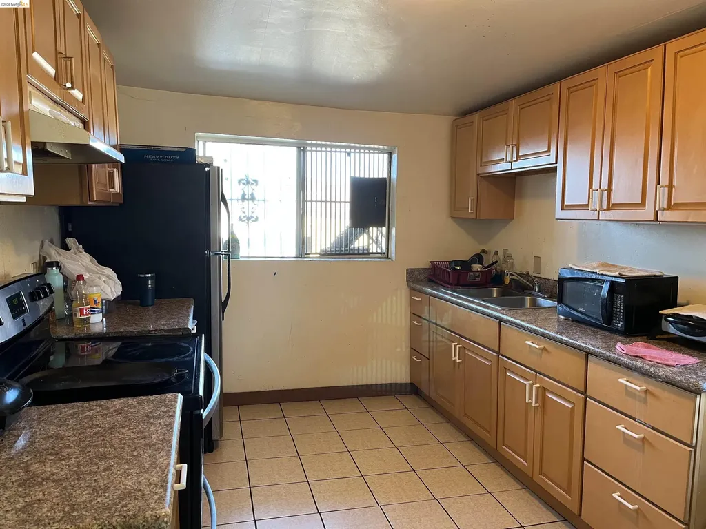 381A, 381b, 383 34th Street Richmond CA 94804