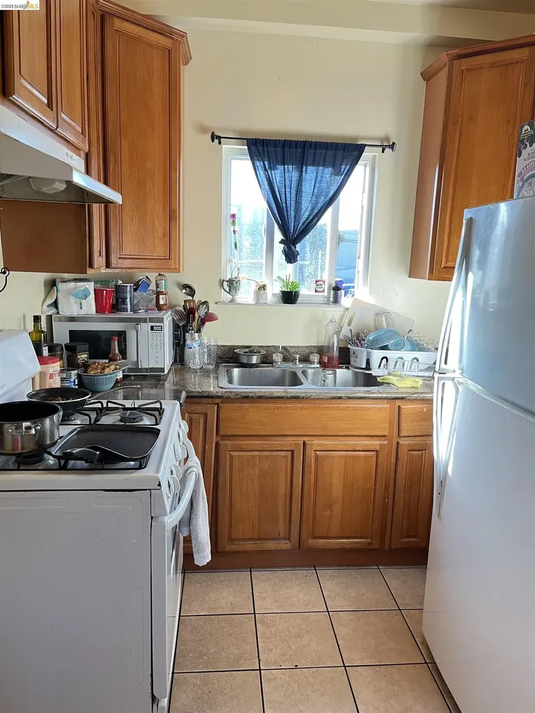 381A, 381b, 383 34th Street Richmond CA 94804