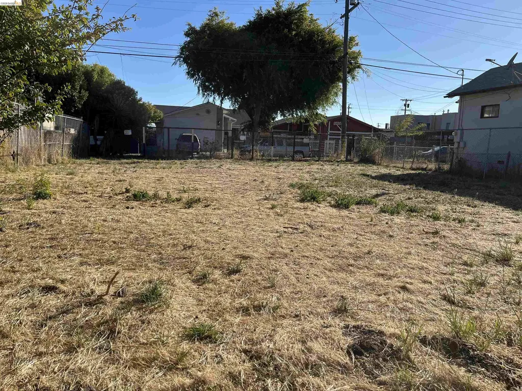 381A, 381b, 383 34th Street Richmond CA 94804
