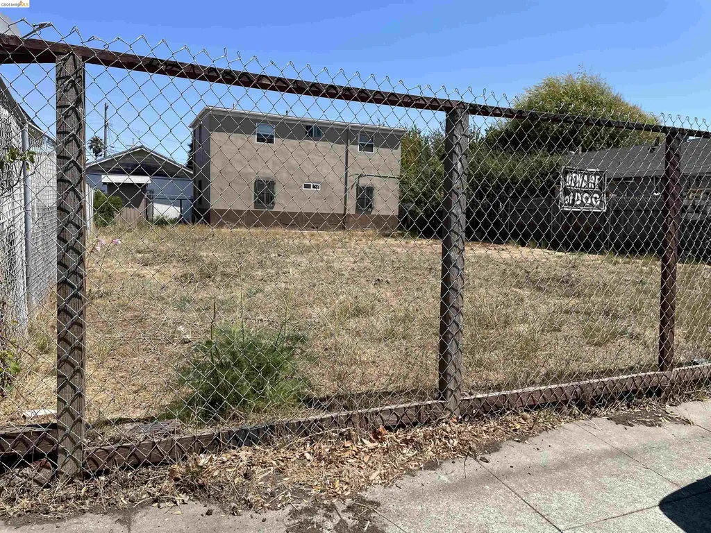 381A, 381b, 383 34th Street Richmond CA 94804