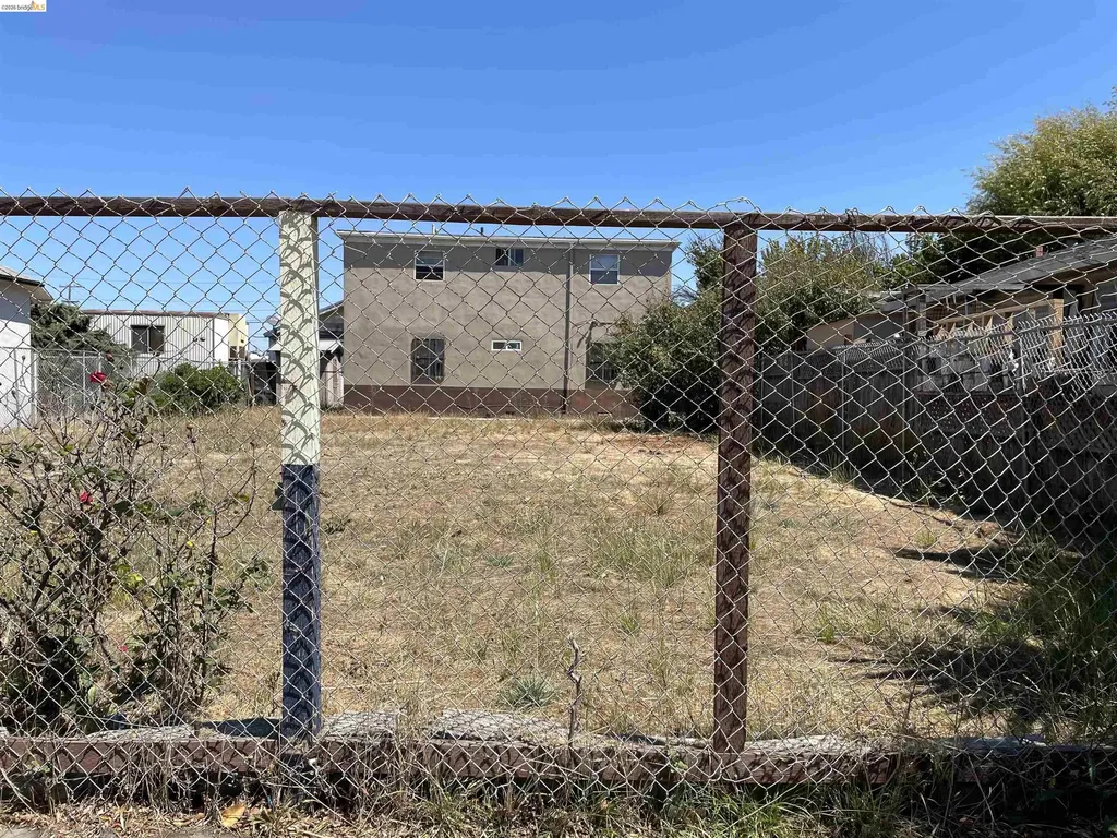 381A, 381b, 383 34th Street Richmond CA 94804