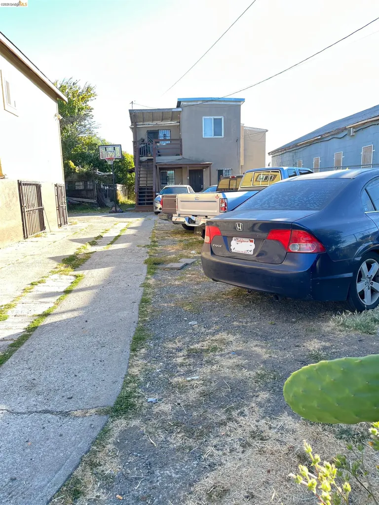 381A, 381b, 383 34th Street Richmond CA 94804
