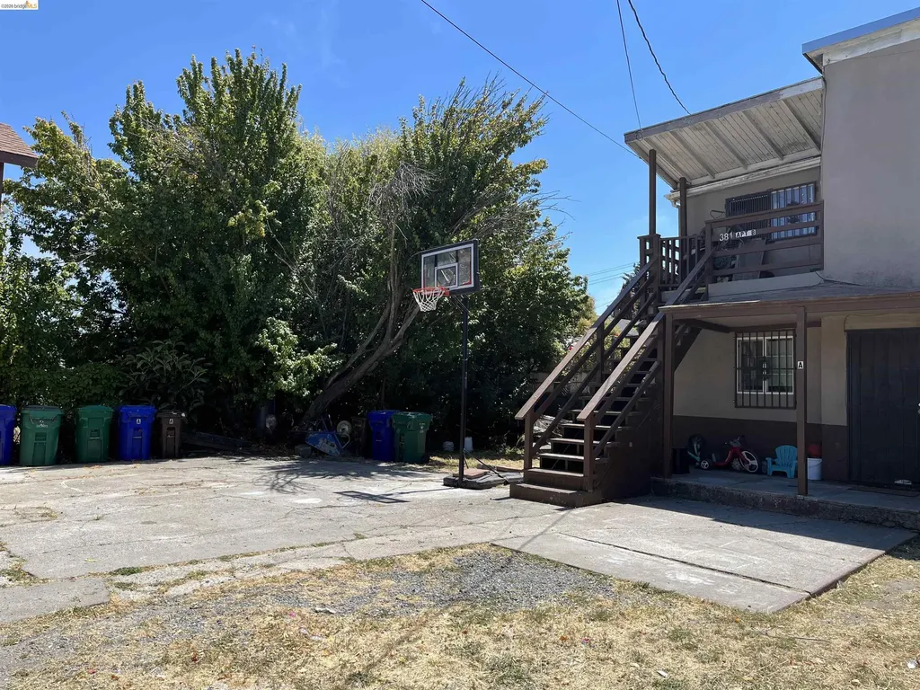 381A, 381b, 383 34th Street Richmond CA 94804