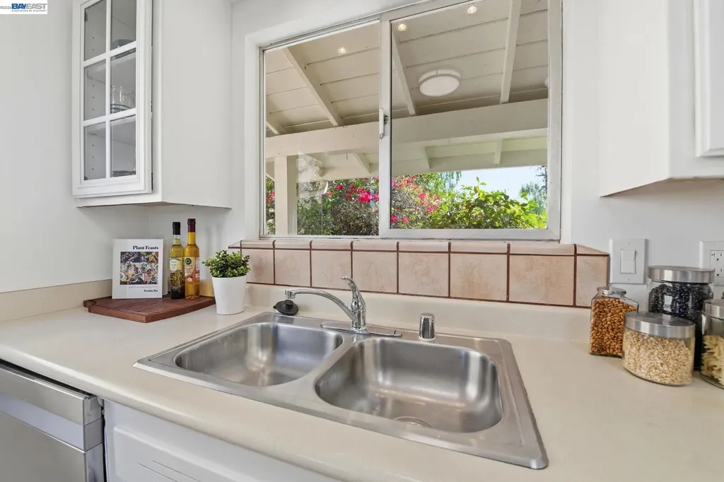 24889 Bland Street Hayward CA 94541