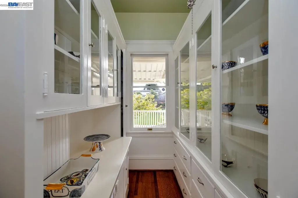 2056 Santa Clara Avenue Alameda CA 94501