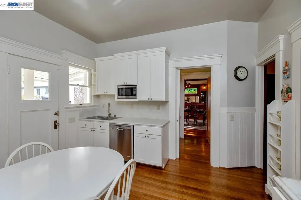 2056 Santa Clara Avenue Alameda CA 94501